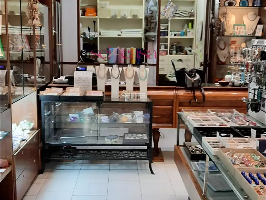 Immagine 1 di Locale commerciale in affitto  a Grosseto