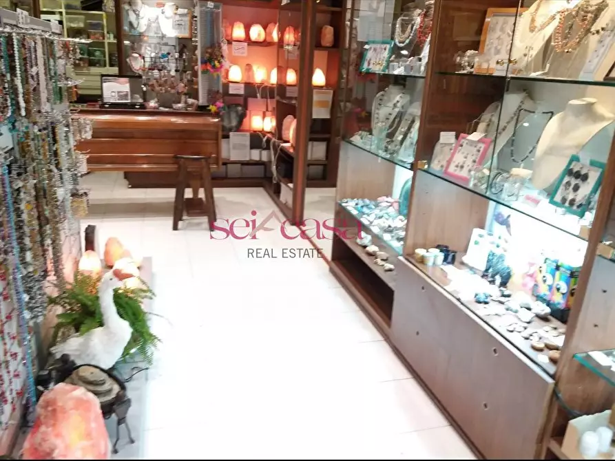 Immagine 4 di Locale commerciale in affitto  a Grosseto