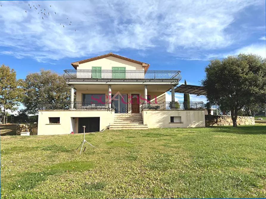 Immagine 1 di Villa in vendita  a Campagnatico