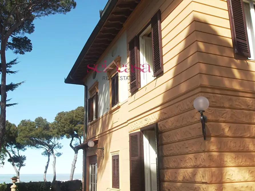 Immagine 6 di Villa in vendita  a Livorno