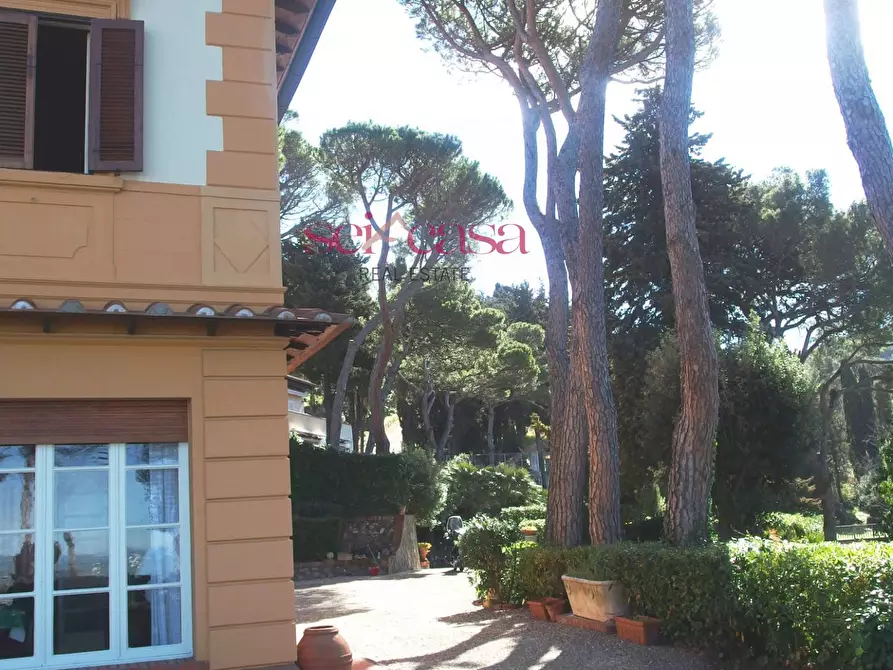 Immagine 9 di Villa in vendita  a Livorno