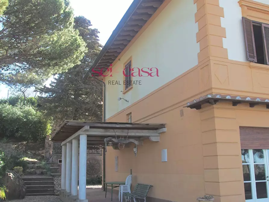 Immagine 12 di Villa in vendita  a Livorno