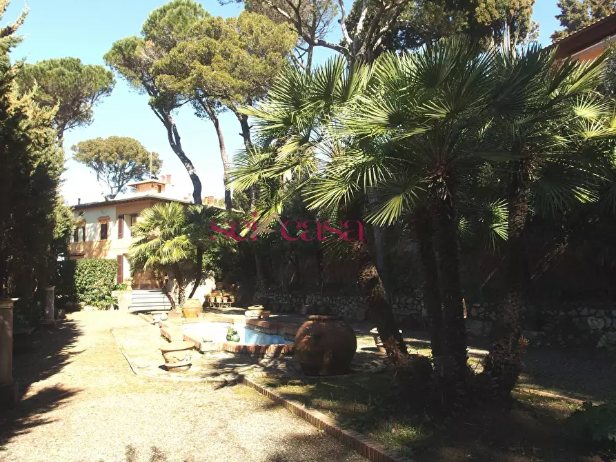 Immagine 23 di Villa in vendita  a Livorno