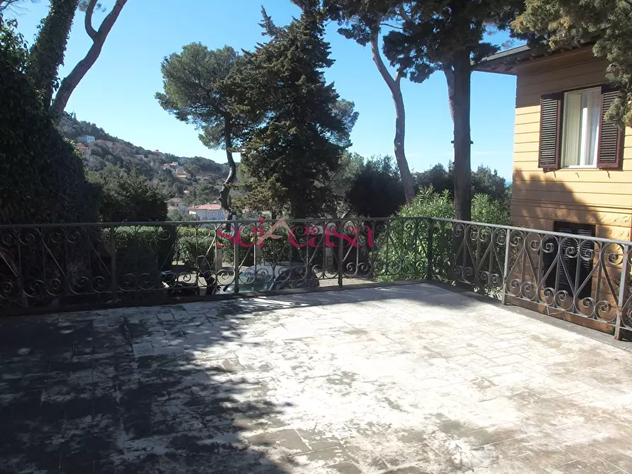 Immagine 16 di Villa in vendita  a Livorno