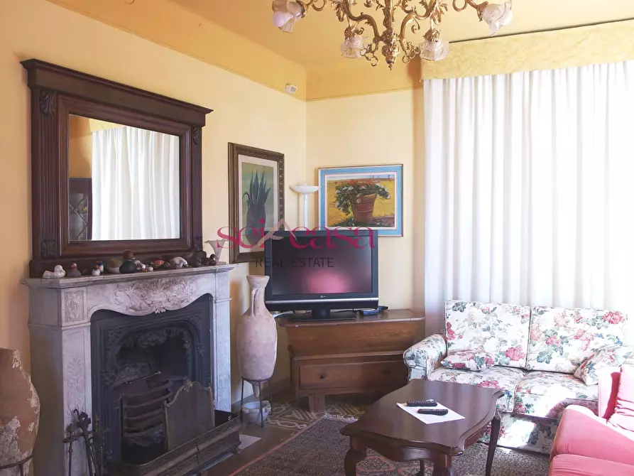 Immagine 33 di Villa in vendita  a Livorno