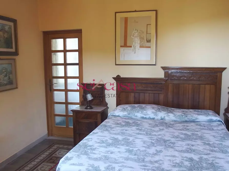 Immagine 41 di Villa in vendita  a Livorno