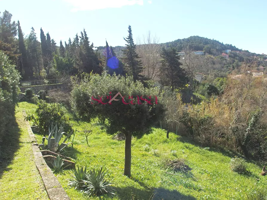 Immagine 22 di Villa in vendita  a Livorno