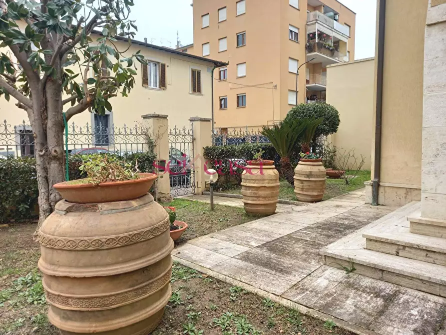 Immagine 2 di Villa in vendita  a Grosseto