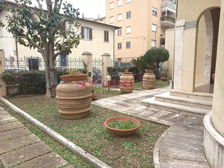 Immagine 1 di Villa in vendita  a Grosseto