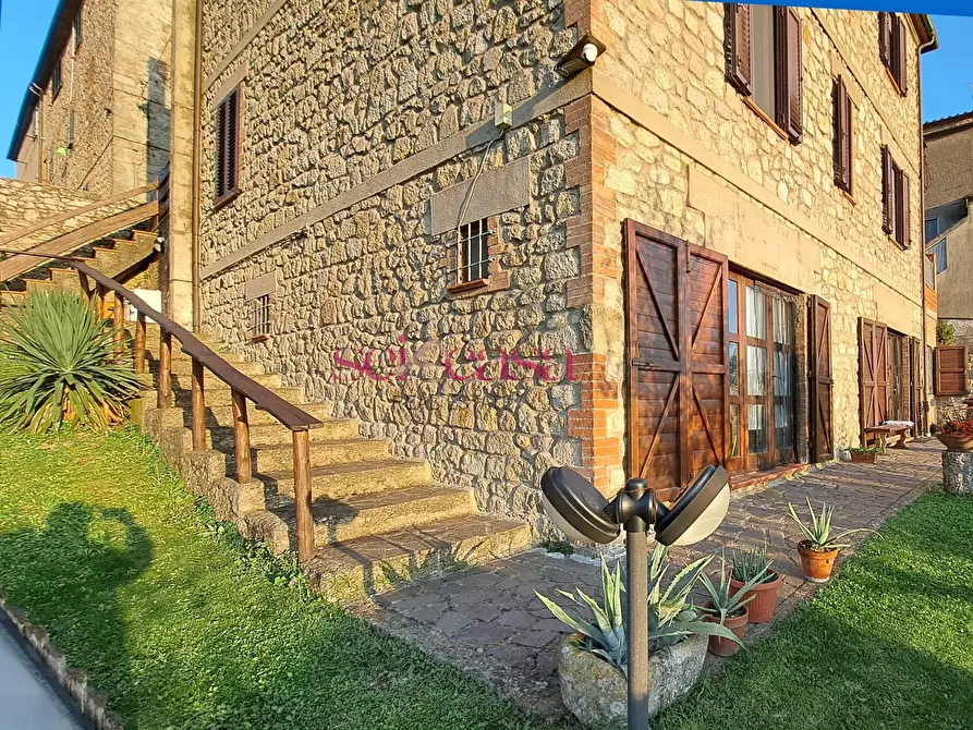 Immagine 2 di Villa in vendita  a Roccastrada