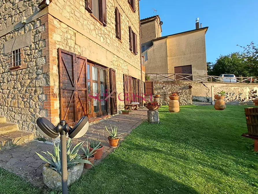 Immagine 1 di Villa in vendita  a Roccastrada