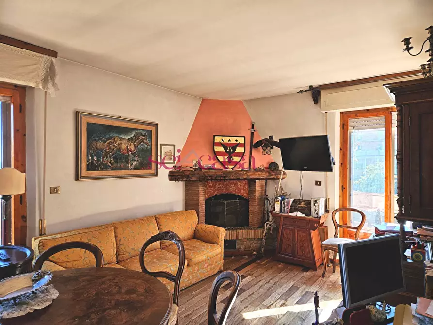 Immagine 1 di Appartamento in vendita  a Scansano