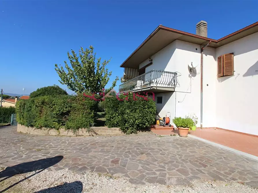 Immagine 5 di Villa in vendita  a Roccastrada