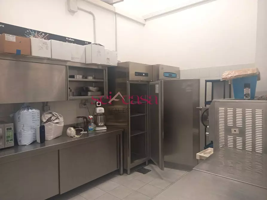 Immagine 4 di Locale commerciale in affitto  a Grosseto