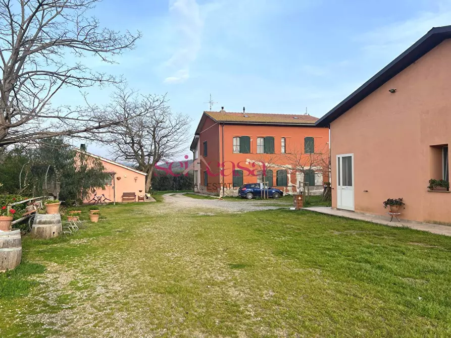 Immagine 1 di Agriturismo in vendita  a Grosseto