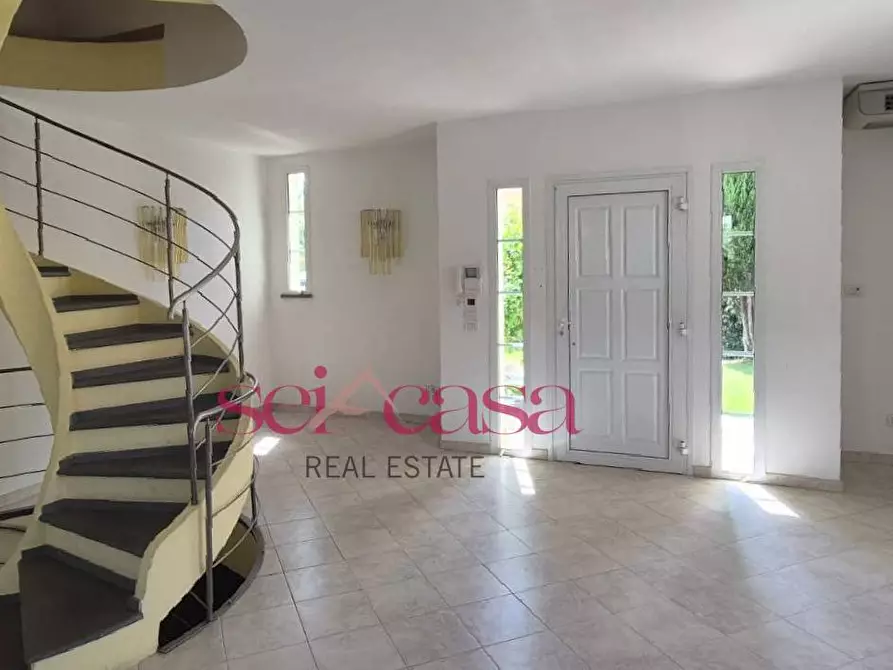 Immagine 3 di Villa in vendita  a Grosseto