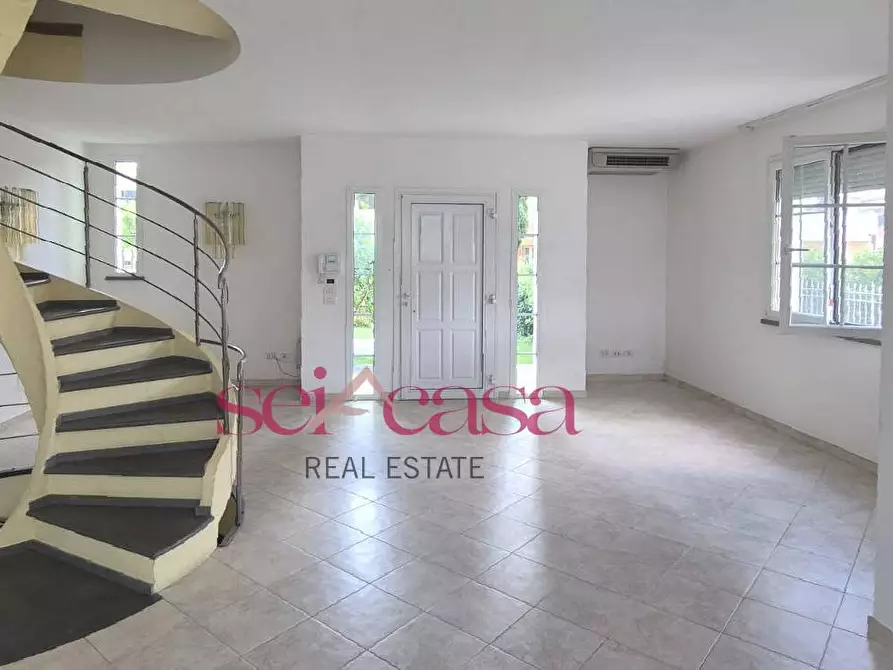 Immagine 1 di Villa in vendita  a Grosseto