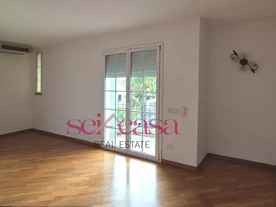 Immagine 11 di Villa in vendita  a Grosseto