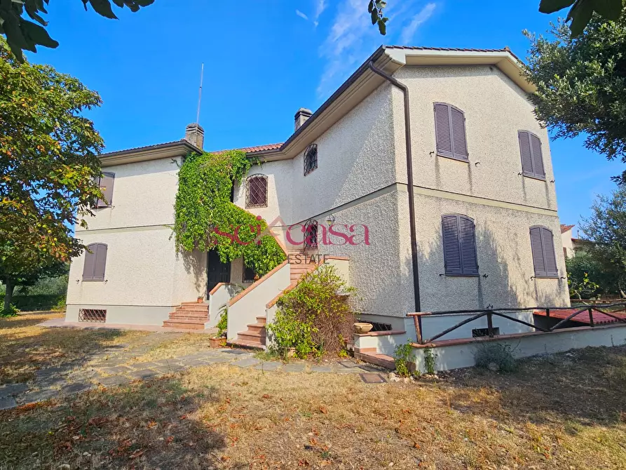 Immagine 11 di Villa in vendita  a Roccastrada