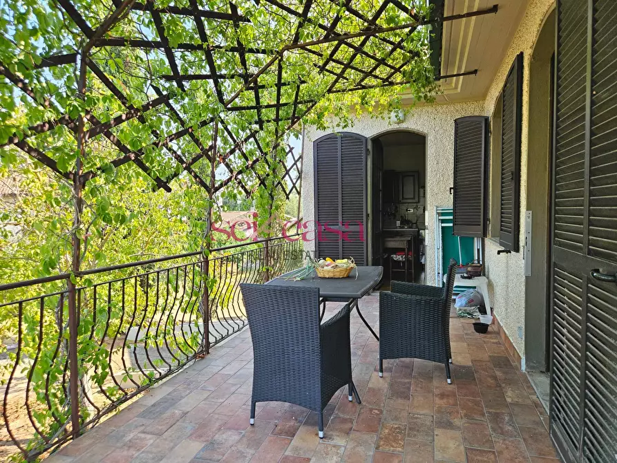 Immagine 1 di Villa in vendita  a Roccastrada