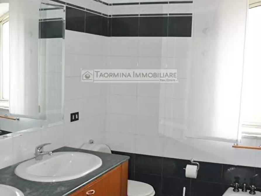 Immagine 11 di Appartamento in vendita  in via Alessandro Manzoni a Taormina