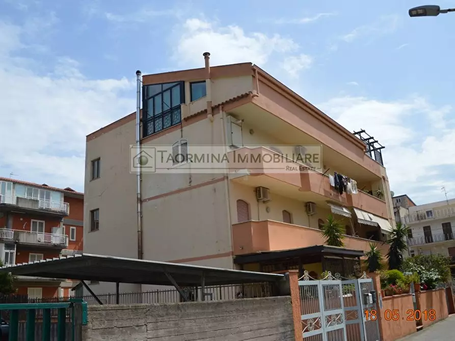 Immagine 1 di Appartamento in vendita  in via Alessandro Manzoni a Taormina