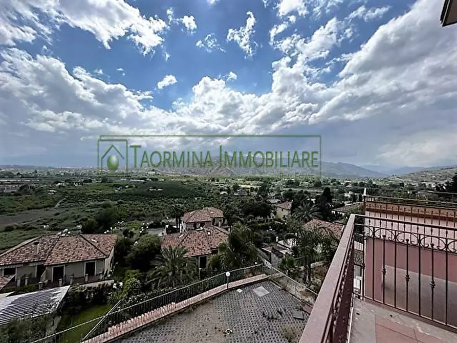 Immagine 1 di Villa in vendita  in Via Degli Ulivi a Taormina