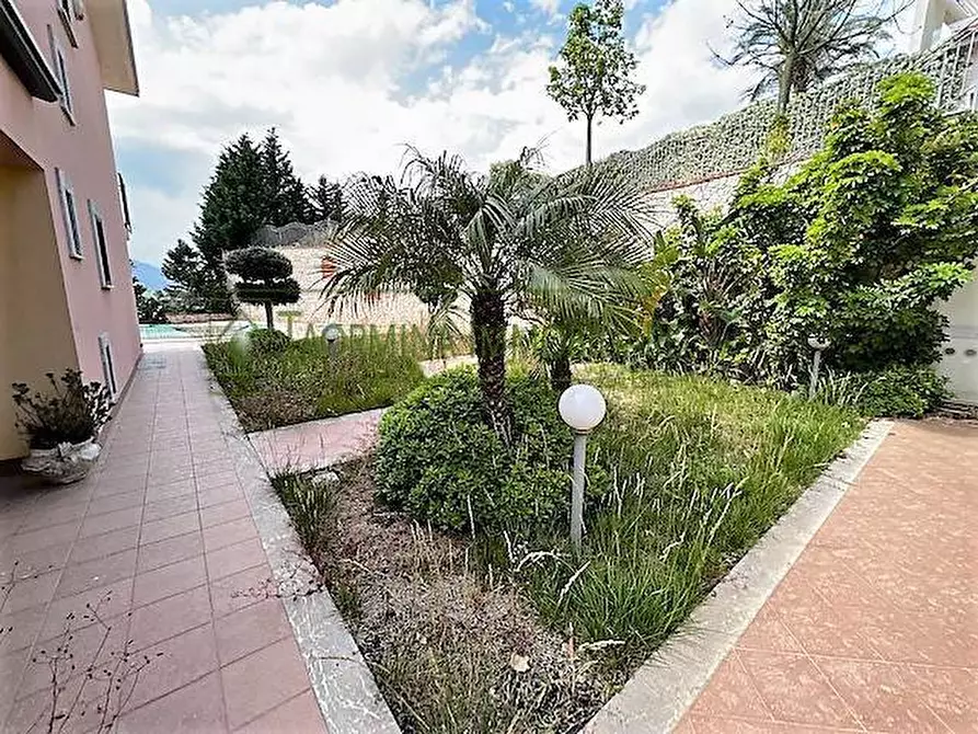 Immagine 1 di Villa in vendita  in Via Degli Ulivi a Taormina