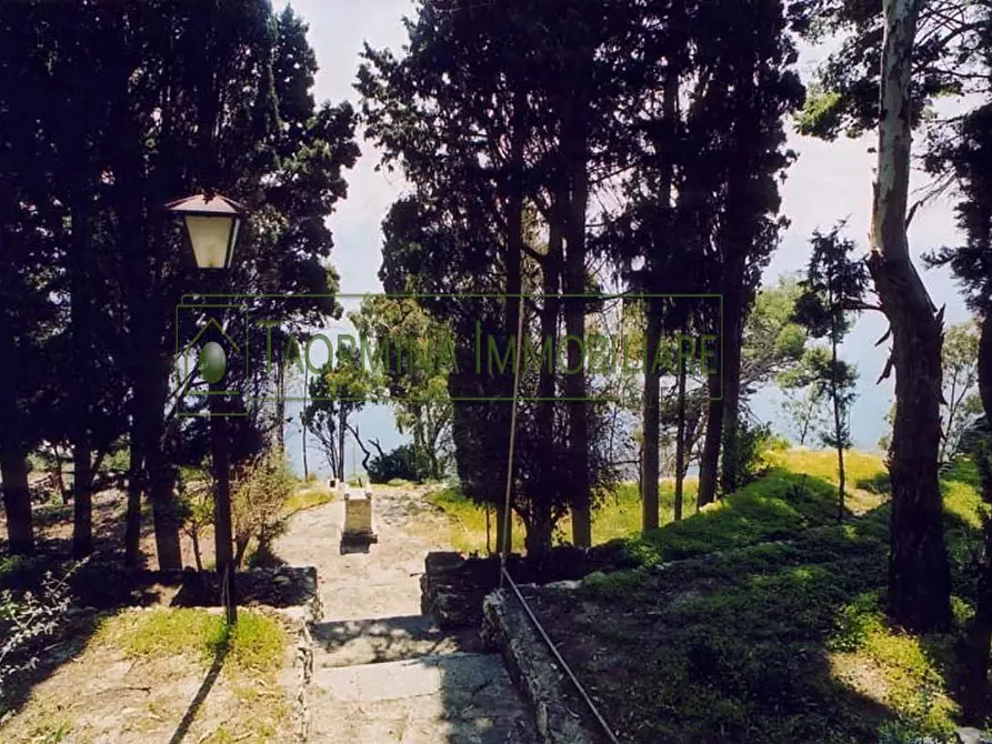 Immagine 32 di Villa in vendita  in via Luigi Pirandello 99 a Taormina