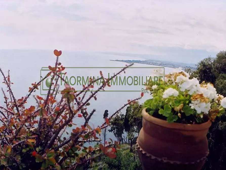 Immagine 41 di Villa in vendita  in via Luigi Pirandello 99 a Taormina