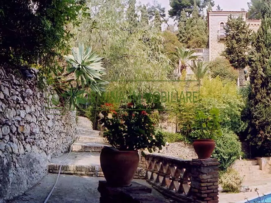 Immagine 42 di Villa in vendita  in via Luigi Pirandello 99 a Taormina
