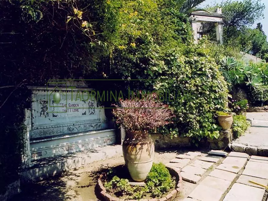 Immagine 44 di Villa in vendita  in via Luigi Pirandello 99 a Taormina