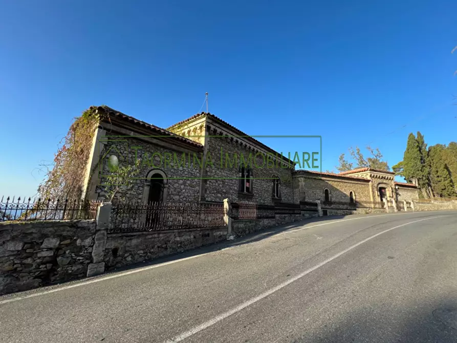 Immagine 1 di Villa in vendita  in via Luigi Pirandello 99 a Taormina