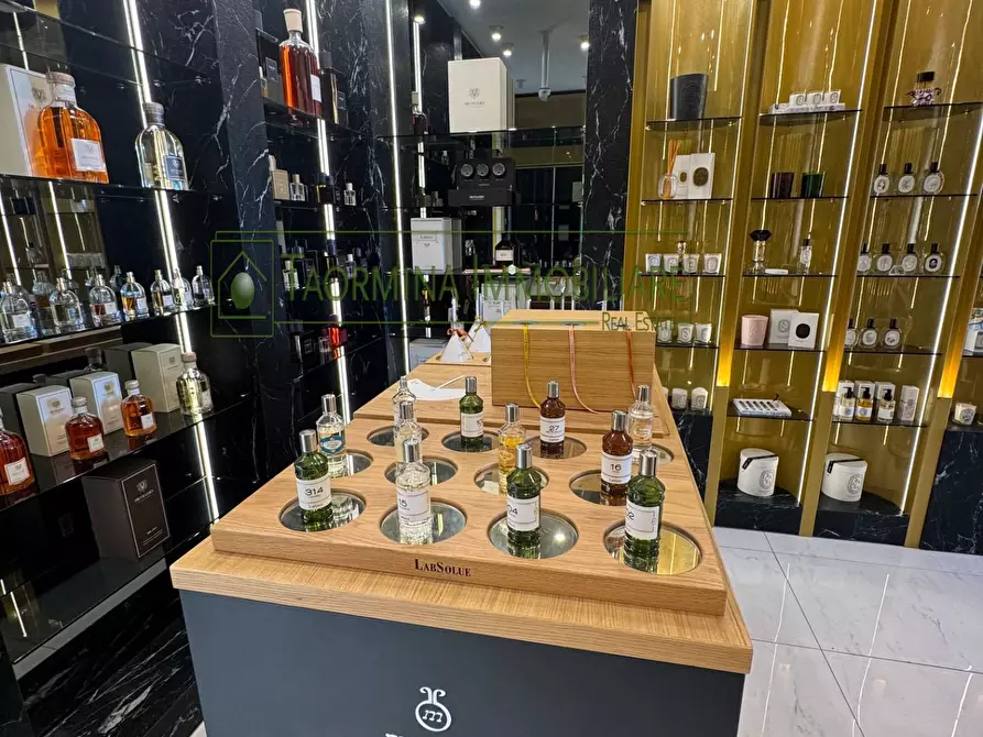 Immagine 2 di Negozio in affitto  in Corso Umberto 174/B a Taormina