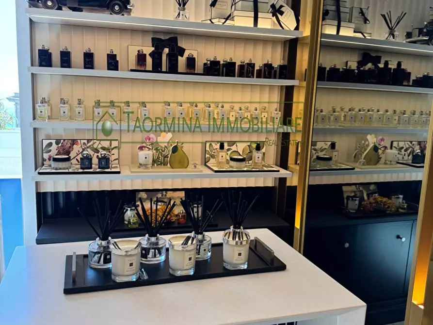 Immagine 4 di Negozio in affitto  in Corso Umberto 174/B a Taormina
