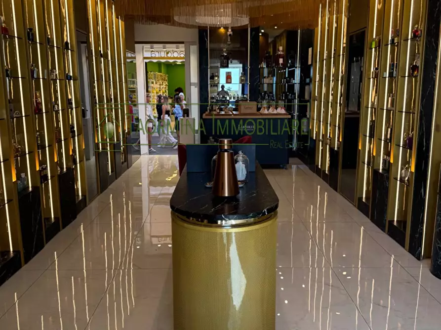 Immagine 5 di Negozio in affitto  in Corso Umberto 174/B a Taormina