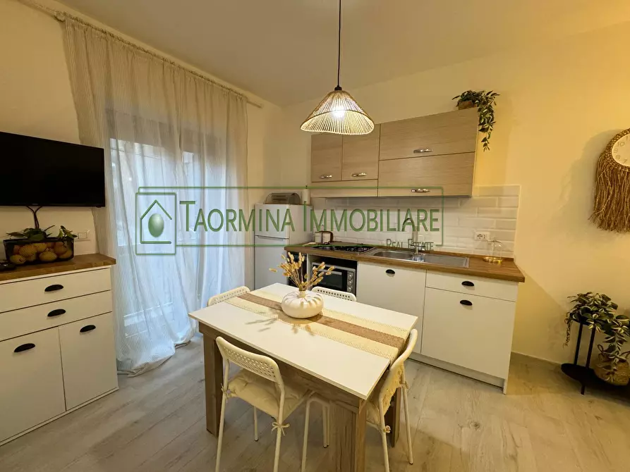 Immagine 2 di Appartamento in affitto  in Via Marco Minghetti 1 a Taormina