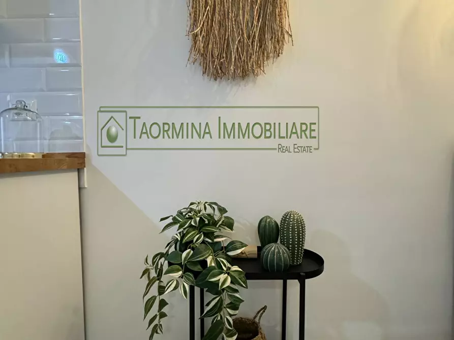 Immagine 10 di Appartamento in affitto  in Via Marco Minghetti 1 a Taormina