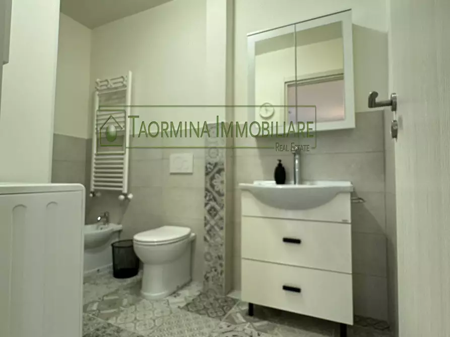 Immagine 21 di Appartamento in affitto  in Via Marco Minghetti 1 a Taormina