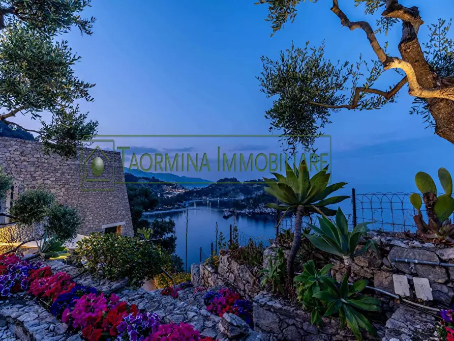 Immagine 37 di Appartamento in vendita  in via Nazionale 105 a Taormina