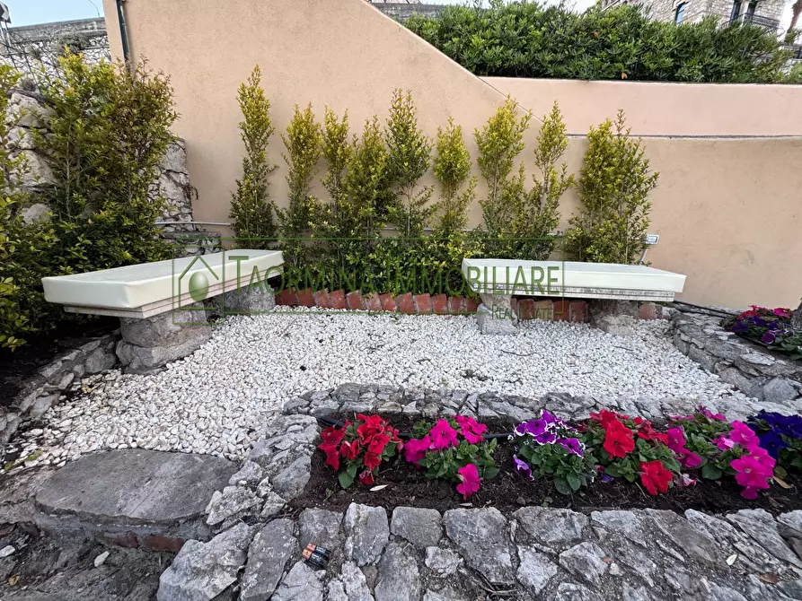 Immagine 35 di Appartamento in vendita  in via Nazionale 105 a Taormina