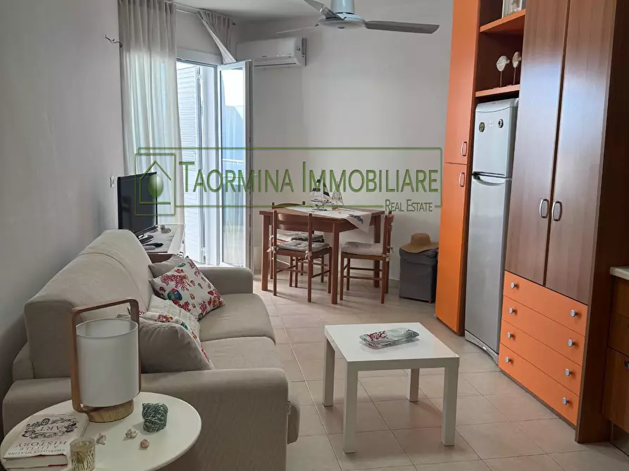 Immagine 6 di Appartamento in vendita  in Viale Jannuzzo a Giardini-Naxos