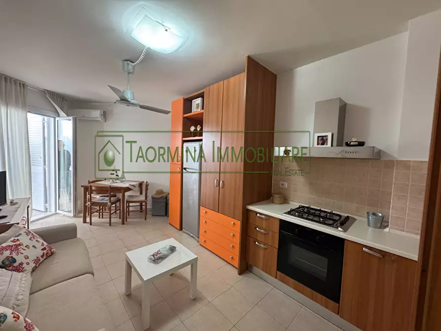 Immagine 4 di Appartamento in vendita  in Viale Jannuzzo a Giardini-Naxos