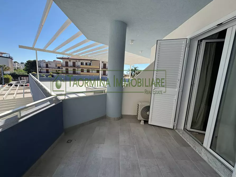 Immagine 3 di Appartamento in vendita  in Viale Jannuzzo a Giardini-Naxos