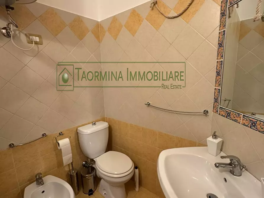 Immagine 9 di Appartamento in vendita  in Viale Jannuzzo a Giardini-Naxos