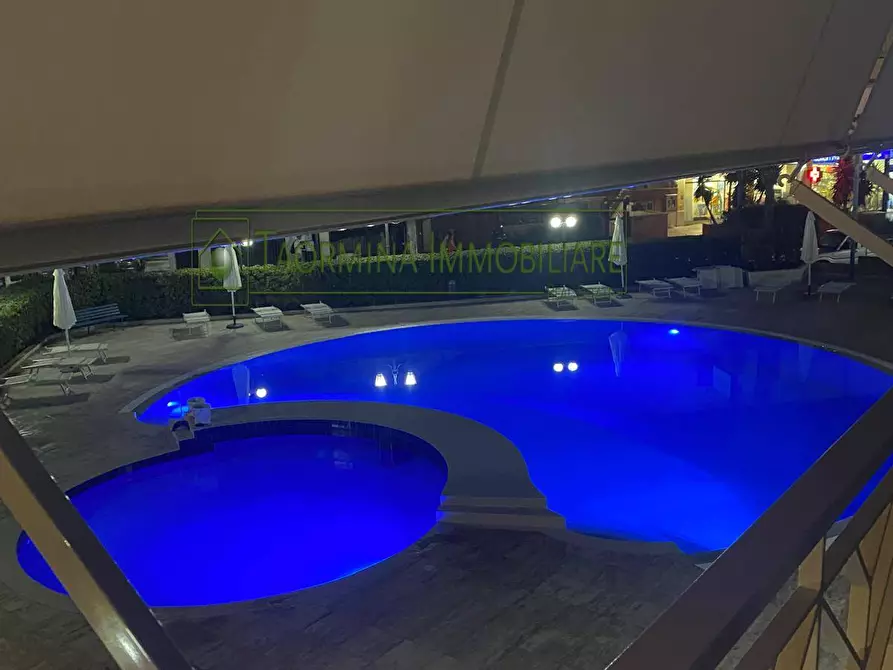 Immagine 11 di Appartamento in vendita  in Viale Jannuzzo a Giardini-Naxos