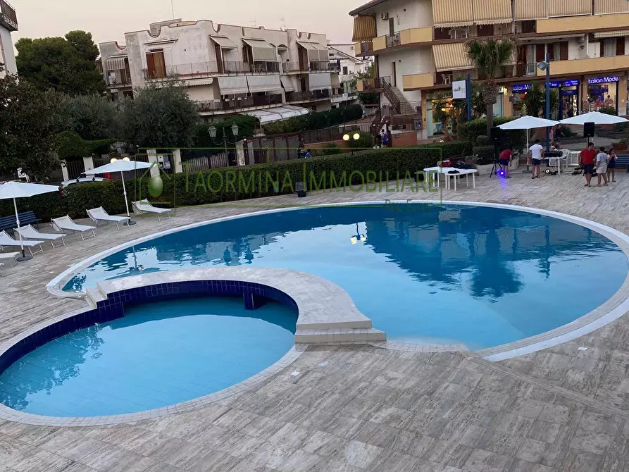 Immagine 12 di Appartamento in vendita  in Viale Jannuzzo a Giardini-Naxos