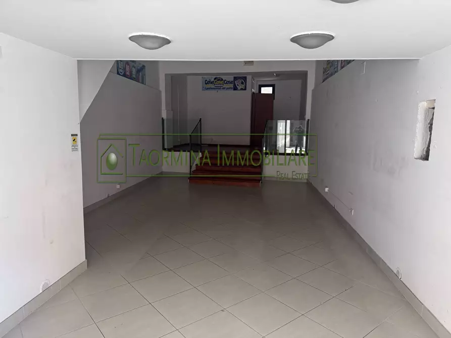 Immagine 3 di Locale commerciale in vendita  in Via R. Margherita 85 a Antillo