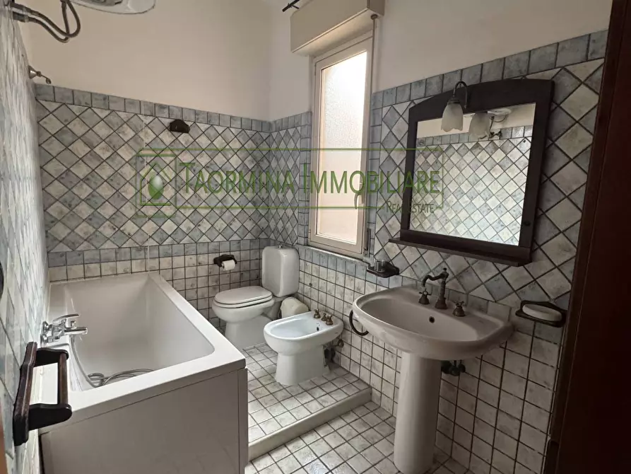 Immagine 29 di Appartamento in vendita  in Via Venezia 31 a Giardini-Naxos