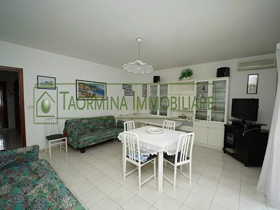 Immagine 11 di Appartamento in vendita  in Via Ruggero Leoncavallo a Taormina